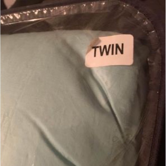 Twin bed blanket - Picture 3 of 4